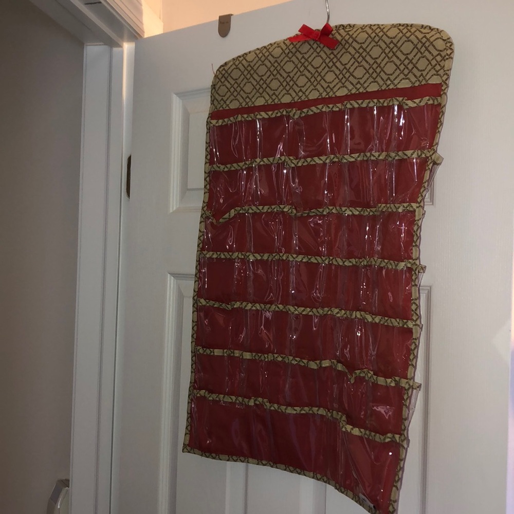 Double sided jewelry hanging organizer
